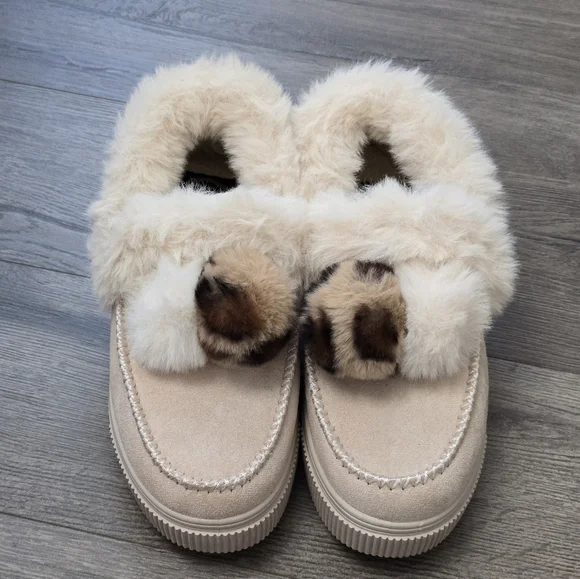 Cozy Fuzzy Soft Warm Slipper Shoes Poms Size 9 Snow Winter Streetwear Natural - Picture 3 of 10